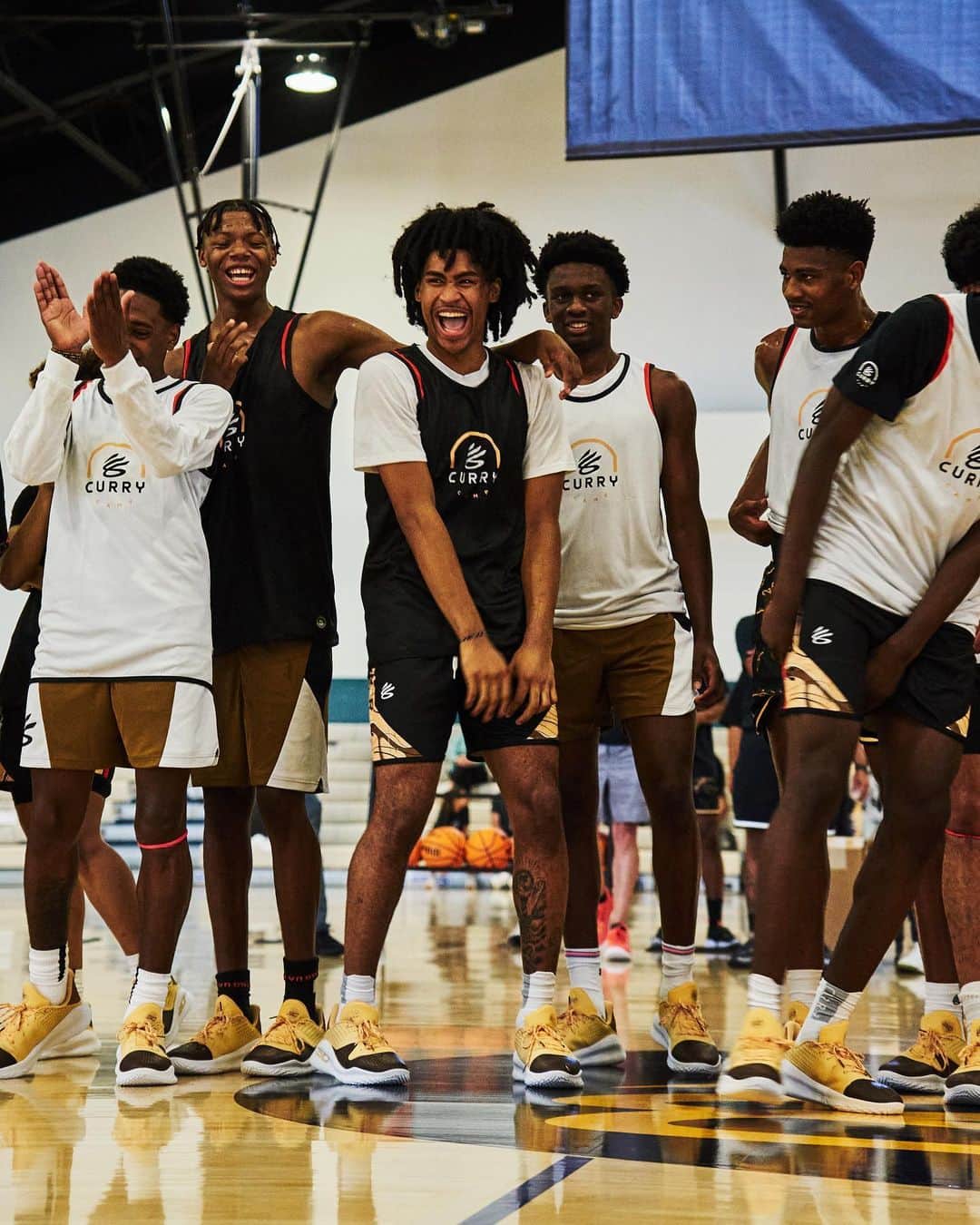 Under Armour Basketballのインスタグラム：「First day of camp 📸」