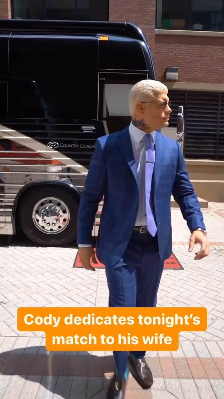 WWEのインスタグラム：「@americannightmarecody has arrived for #SummerSlam and he’s dedicating tonight’s rematch with #BrockLesnar to his wife 👊🔥」