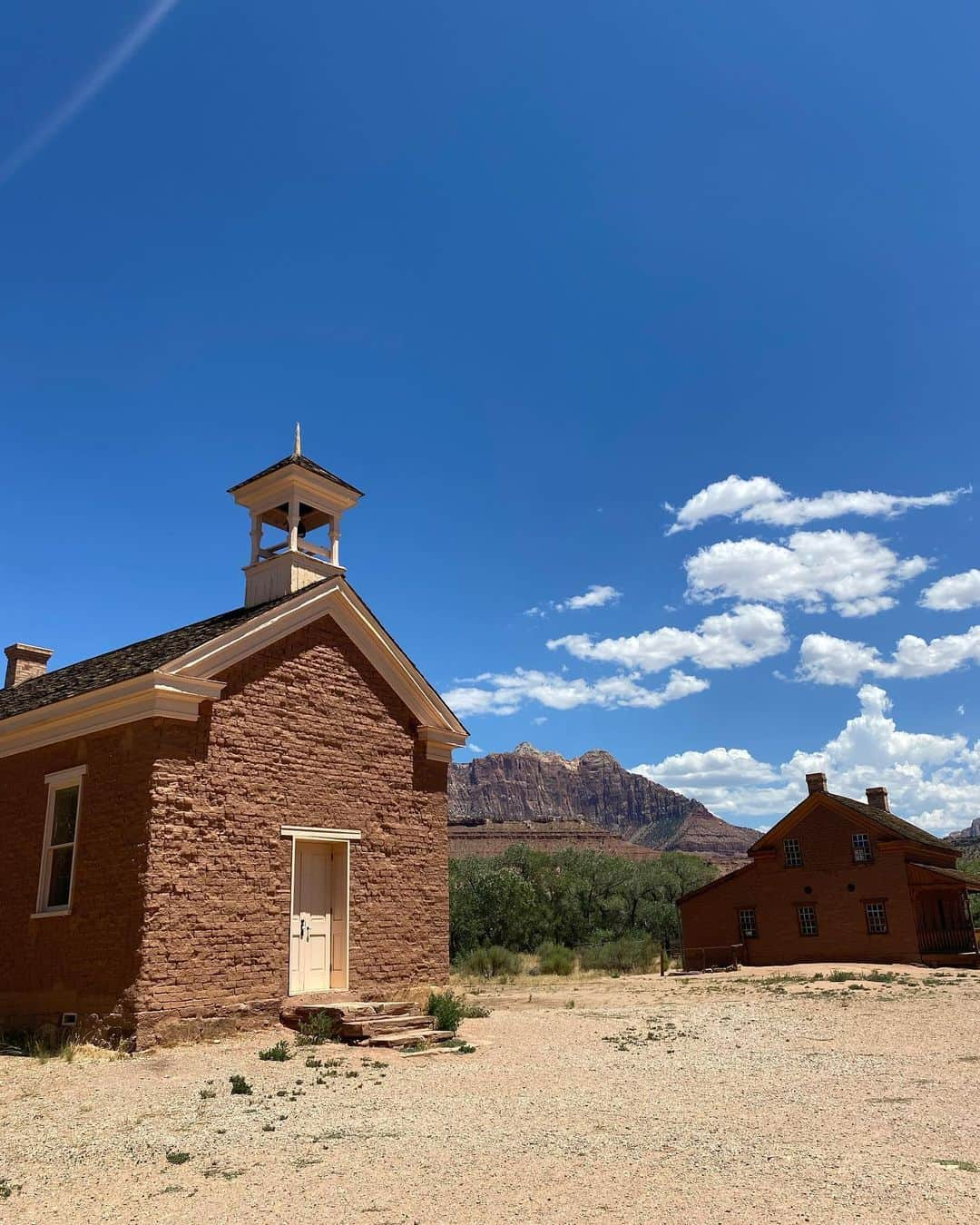 さんのインスタグラム写真 - (Instagram)「Zion ⛰️」8月6日 4時32分 - auroraperrineau