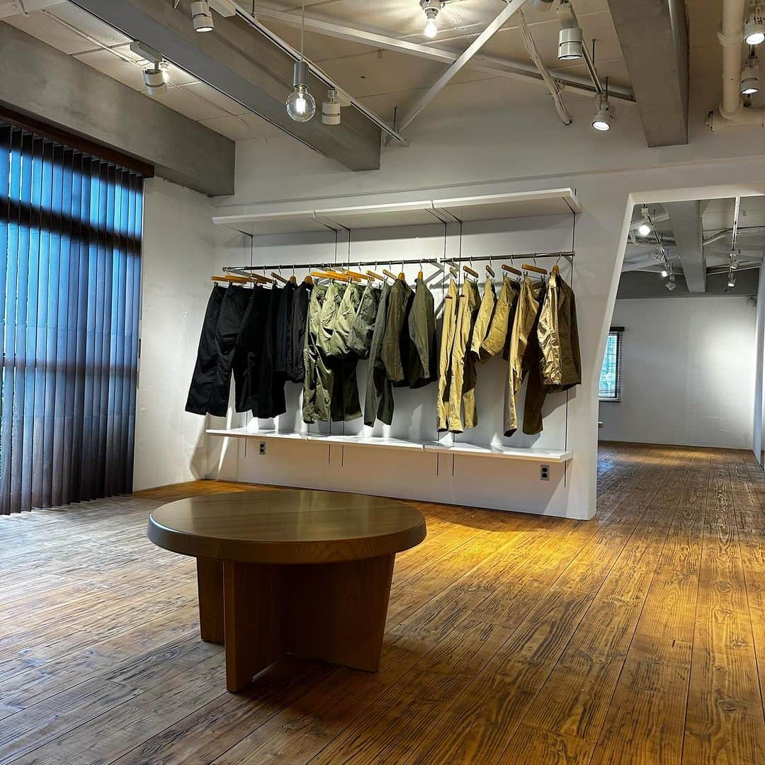 土井地博のインスタグラム：「nonnative Flagship Shop OPEN @nonnative   Congrats！  隆行はデザイナーの領域を飛び越えてもはやアーティスト。  #nonnative #中目黒  #藤井隆行という作品」