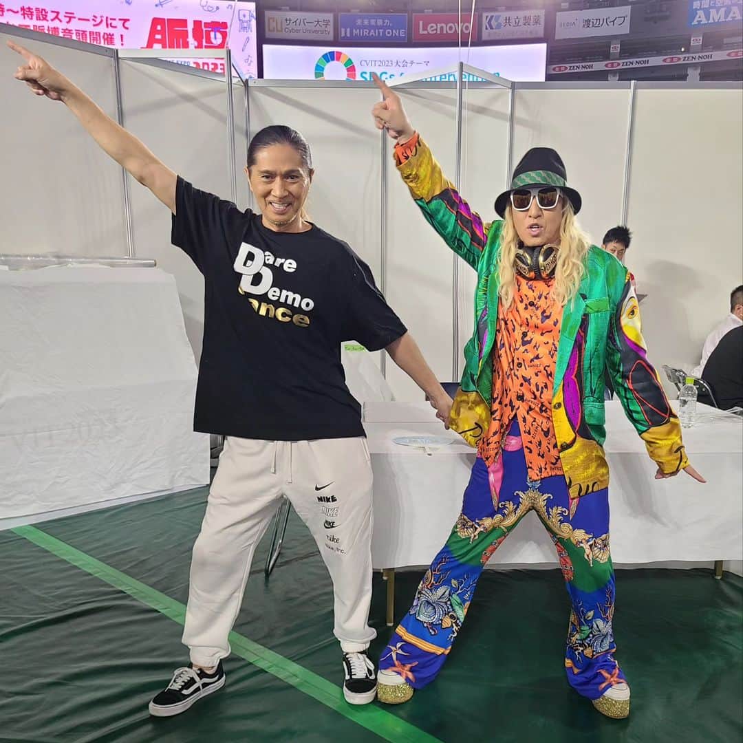 DJ KOOさんのインスタグラム写真 - (DJ KOOInstagram)「#脈博 HEARTBEAT EXPO 2023 at 福岡PayPayドーム  SAMと遭遇w(登壇時間は違ったけど) お互いダンスとDJで健康を促進！！  僕は #脳動脈瘤 の大手術からの経験談や家庭内での健康、そして EZ DO 検脈( #日本心臓財団 )についてお話をさせていただきました！！  何より健康第一！！   #健康第一  #SAM  #TRF  #DJKOO」8月6日 15時40分 - dj_koo1019