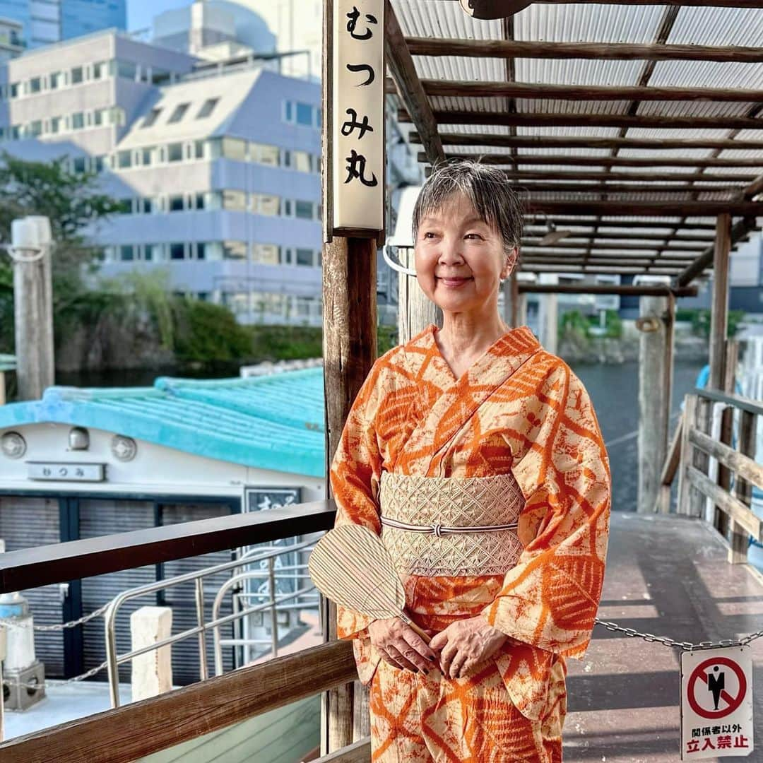 山崎陽子さんのインスタグラム写真 - (山崎陽子Instagram)「舟涼み 4年ぶりの屋形船納涼会 あら船のお仲間27人集合！ @arafune529 #あら船 #あら船企画  （人気投票あり）参加者ファッションショー、 （少し昔の）イントロ当てクイズ🎶 大いに盛り上がりました〜☺︎ #yukata #浴衣 #屋形船 #むつみ丸 #北品川  #おとなの浴衣はじめます」8月6日 14時15分 - yhyamasaki