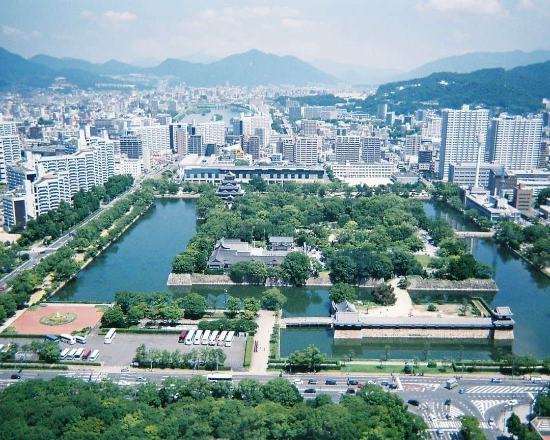 東京DANDYのインスタグラム：「Hiroshima, August 6th, 2015. The 70th anniversary of the dropping of the atomic bomb. I felt compelled to visit having read John Hersey’s first hand account in his 1946 book ‘Hiroshima’ which I urge everyone to read.   #hiroshima #使い捨てカメラ #disposablecamera」