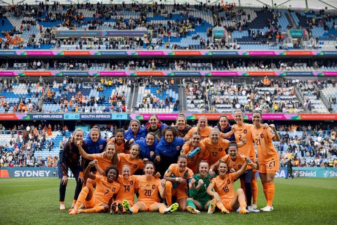 ジャッキー・グローネンのインスタグラム：「Quarter finals! 🧡 @oranjeleeuwinnen」