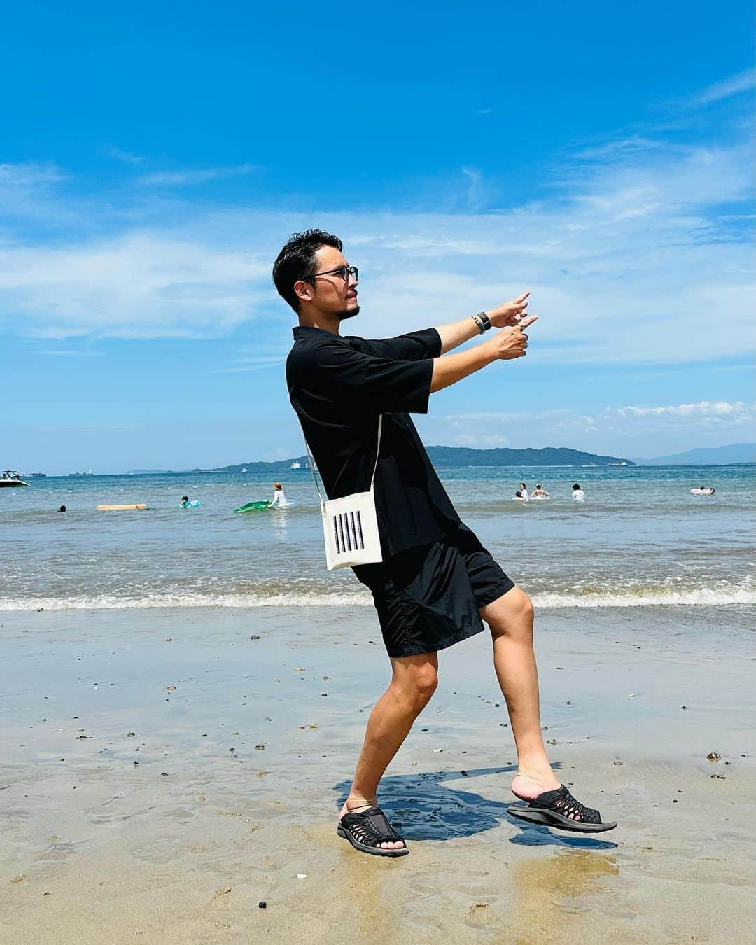 小柳津林太郎さんのインスタグラム写真 - (小柳津林太郎Instagram)「Enjoying summer in Fukuoka! Hope you guys spend a wonderful summer!  夏だねー、暑いね☀️たまには海で！  #糸島 #福岡 #九州 #海 #itoshima #fukuoka #kyushu #japan #summer #beach」8月6日 14時40分 - rinsta_gram1002