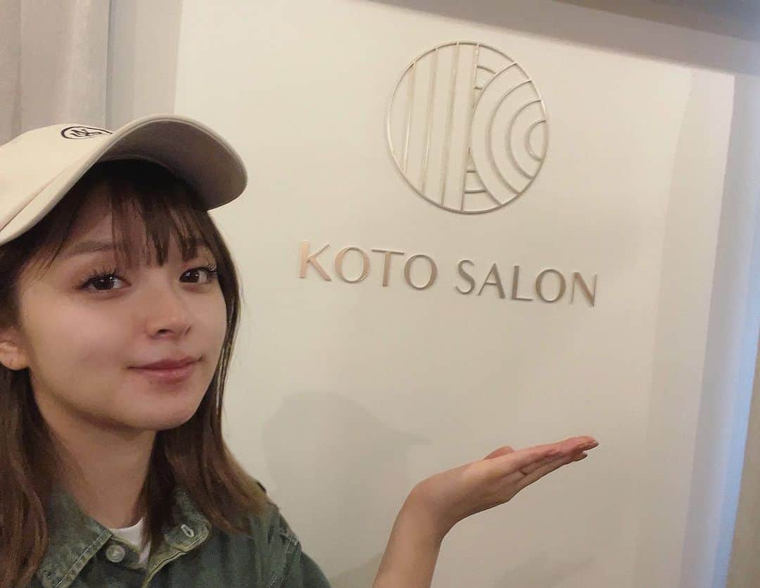 MARiAのインスタグラム：「関コレステージの前に  @kotosalon_official さまで  飛行機✈️でむくんでしまったお顔を整えてもらいに行ってきましたっ！  ハイフでフェイスラインすっきりっ✨  ありがとうございましたっ✨☺️  #ハイフ #ハイフサロン #kotosalon #HIFU  #膣ハイフ #ヴィーナスハイフ」