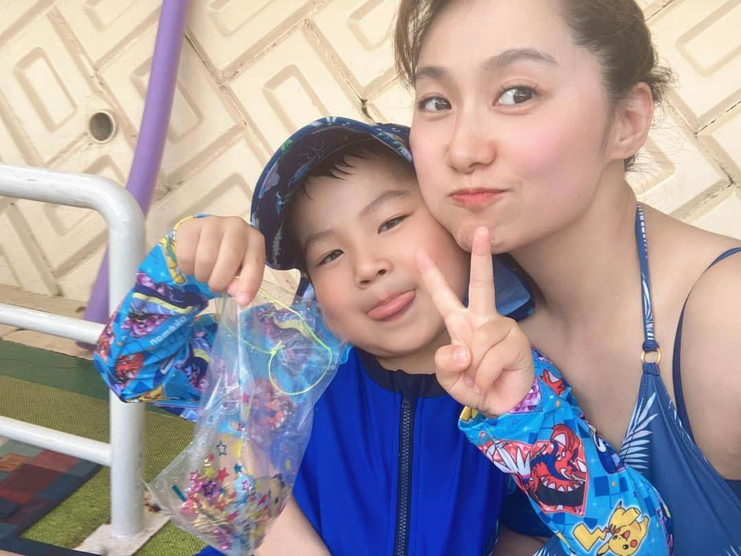 右手愛美さんのインスタグラム写真 - (右手愛美Instagram)「自分の息子もやっぱり可愛い〜😍✨ #モンプル #プール #愛知県 #犬山市」8月6日 14時52分 - utemanami