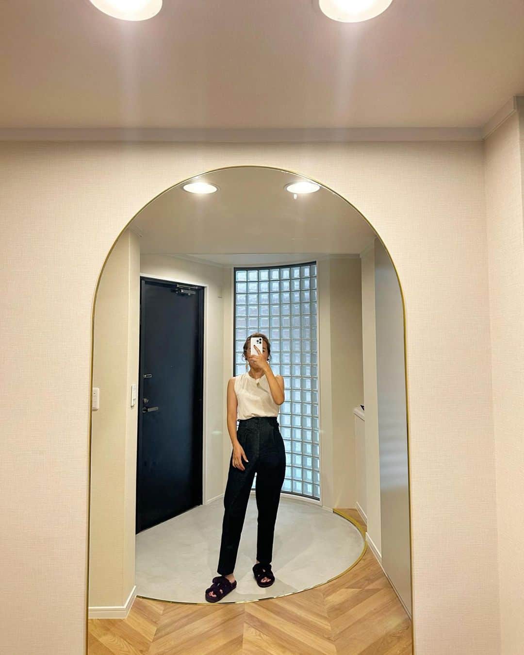 Mai Wakimizuのインスタグラム：「暑くてもデニムを履きたい今。ハイウエストテーパードパンツはとにかく美脚っぷりが凄い♡この週末は2日続けて履いてます＼(^o^)／ pants:#linkable @linkable_official」
