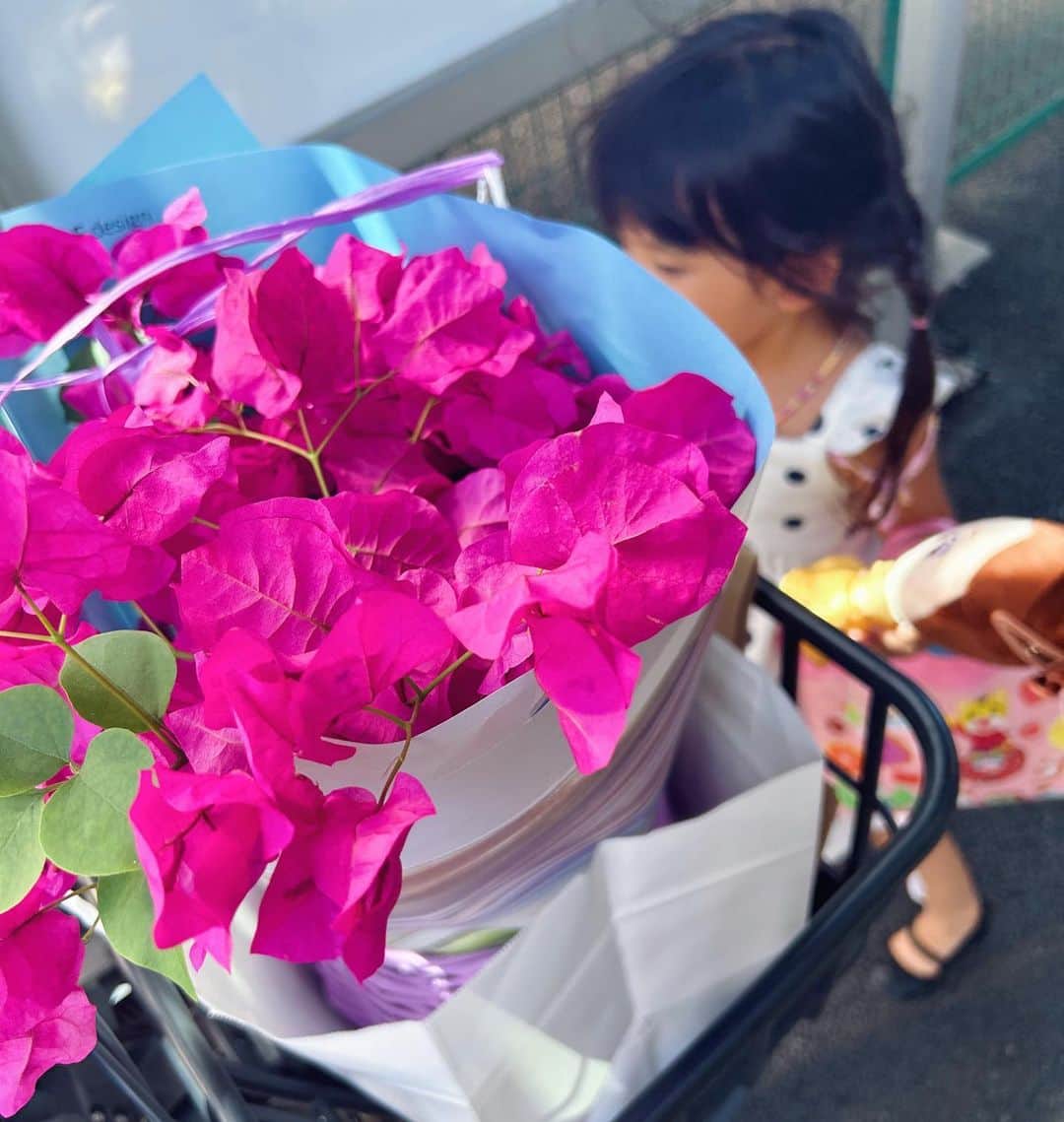 斎藤菜々子さんのインスタグラム写真 - (斎藤菜々子Instagram)「. @lif_design  🌷🌷🌷 ナノがワークショップで作ってくれた 世界で一つのフラワーアート💕  我が家の宝物が一つ増えた🌷💕  . #ワークショップ #お花のある暮らし」8月6日 15時04分 - nanacoco.7