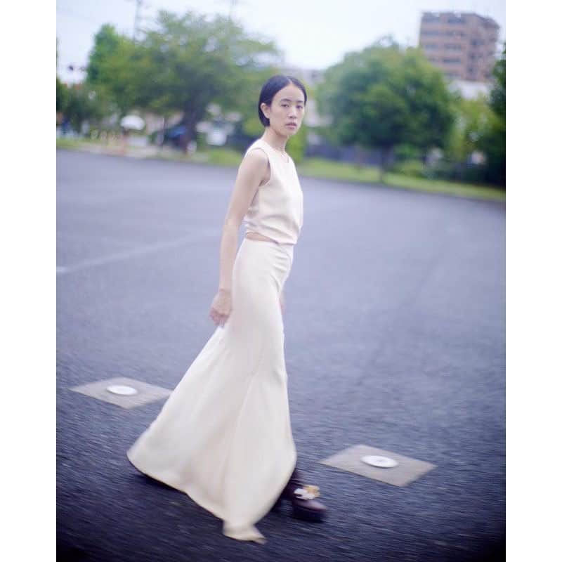 石橋静河さんのインスタグラム写真 - (石橋静河Instagram)「🌕  @stellamccartney  @tfpjp   Photography by Yuki Kumagai」8月6日 15時13分 - shizuka_isbs