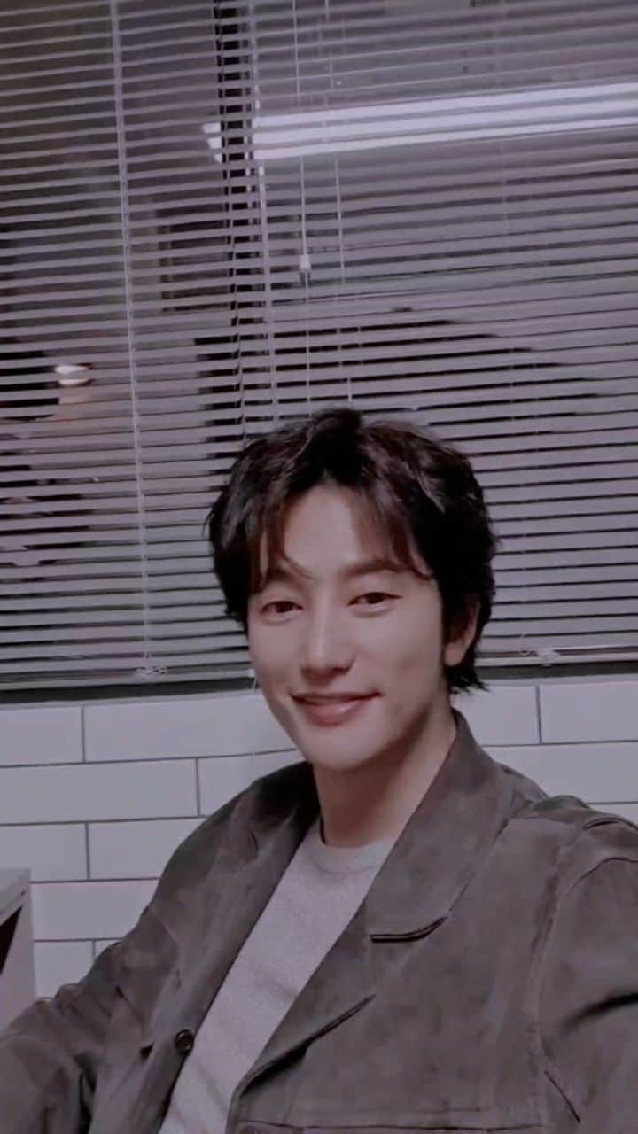 パク・シフのインスタグラム：「즐거운 주말 보내세요 😉❤」