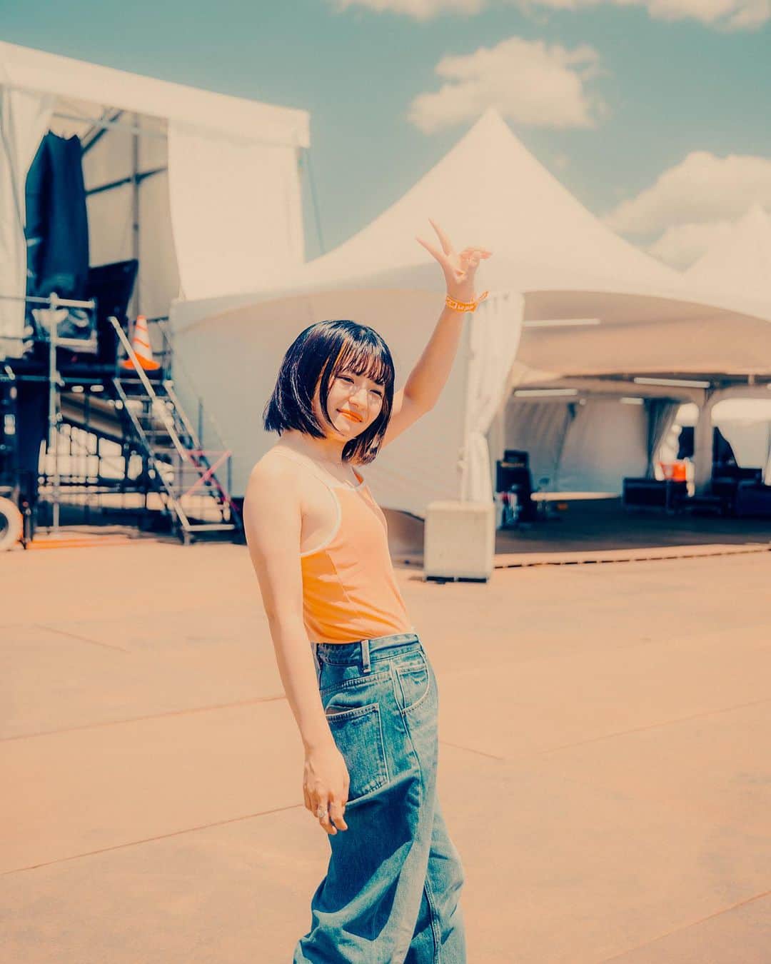 熊田和花さんのインスタグラム写真 - (熊田和花Instagram)「ROCK IN JAPAN FESTIVAL 2023 出番前、ステージ裏、夏  📷🌻by @inagakiruriko  #rijf2023」8月6日 15時31分 - wa_flower_