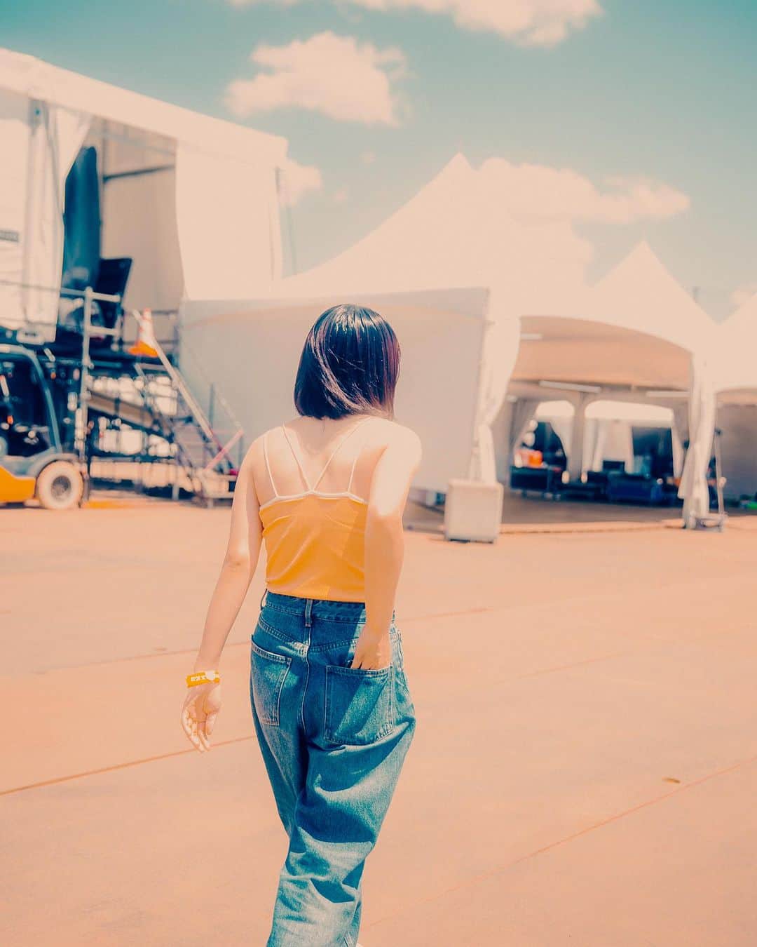 のインスタグラム：「ROCK IN JAPAN FESTIVAL 2023 出番前、ステージ裏、夏  📷🌻by @inagakiruriko  #rijf2023」