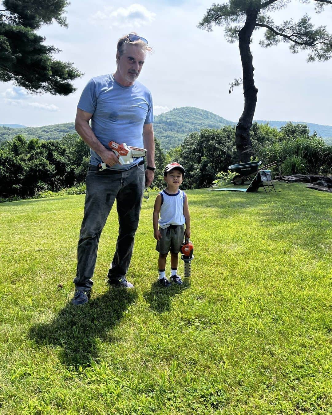 クリス・ノースのインスタグラム：「I just found a new gardener-」