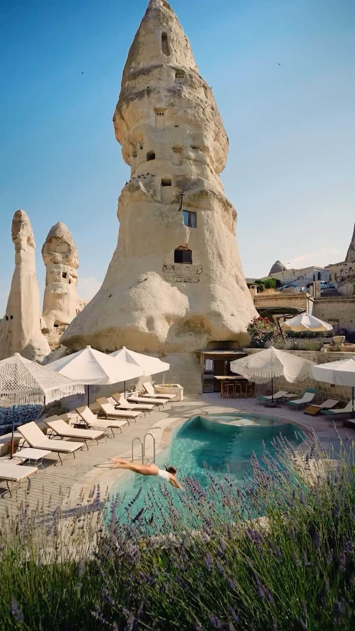 BEAUTIFUL HOTELSのインスタグラム：「Dive into luxury and tradition with @merry_amber at Aza Cave Hotel in Cappadocia, Turkey! ✨ This stunning gem offers an unforgettable experience, blending modern comfort with the charm of old-world traditions. 🏰  Nestled in Goreme Cappadocia, Aza Cave Hotel boasts a truly unique location with breathtaking views! 🏔️ From morning balloon sightings to evening sunsets, Aza Cave Hotel offers a front-row seat to nature’s grand spectacle. 🎈  Tag your travel buddy and plan your dream getaway now!👇   📽 @merry_amber 📍 @azacavehotel, Cappadocia, Turkey 🎶 primevideo - The Summer I Turned Pretty」