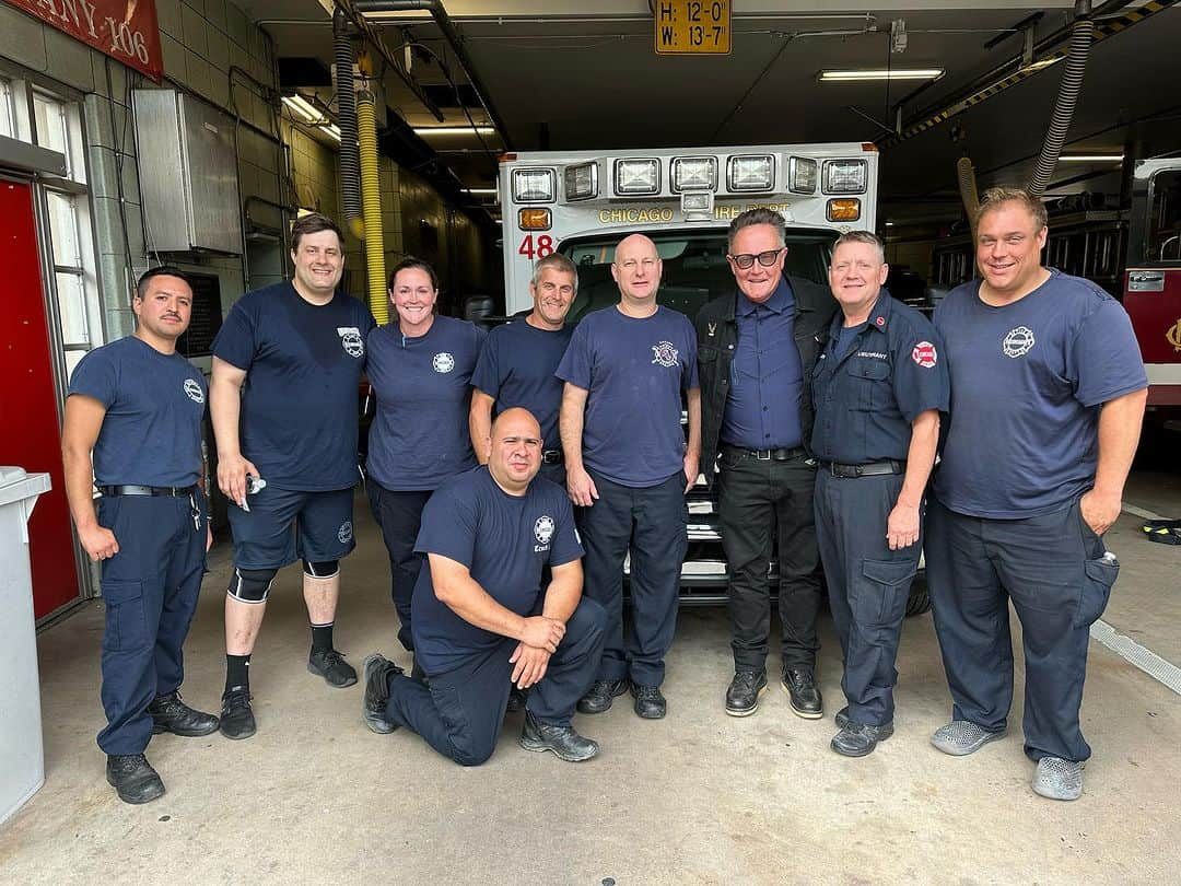 ロバート・パトリックさんのインスタグラム写真 - (ロバート・パトリックInstagram)「Recently I visited Chicago and had a chance to meet the crew at Engine 106 Truck 13 Chicago Fire Department! #fire #firedepartment #firstresponders #firefighters」8月6日 7時01分 - ripfighter