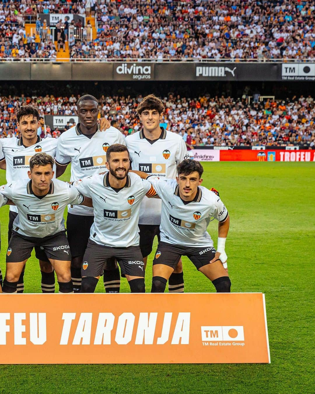 バレンシアCFさんのインスタグラム写真 - (バレンシアCFInstagram)「📸 Valencia CF-Aston Villa FC 📸  Congrats and good luck this season, @avfcofficial 🤝  #trofeutaronja」8月6日 7時15分 - valenciacf