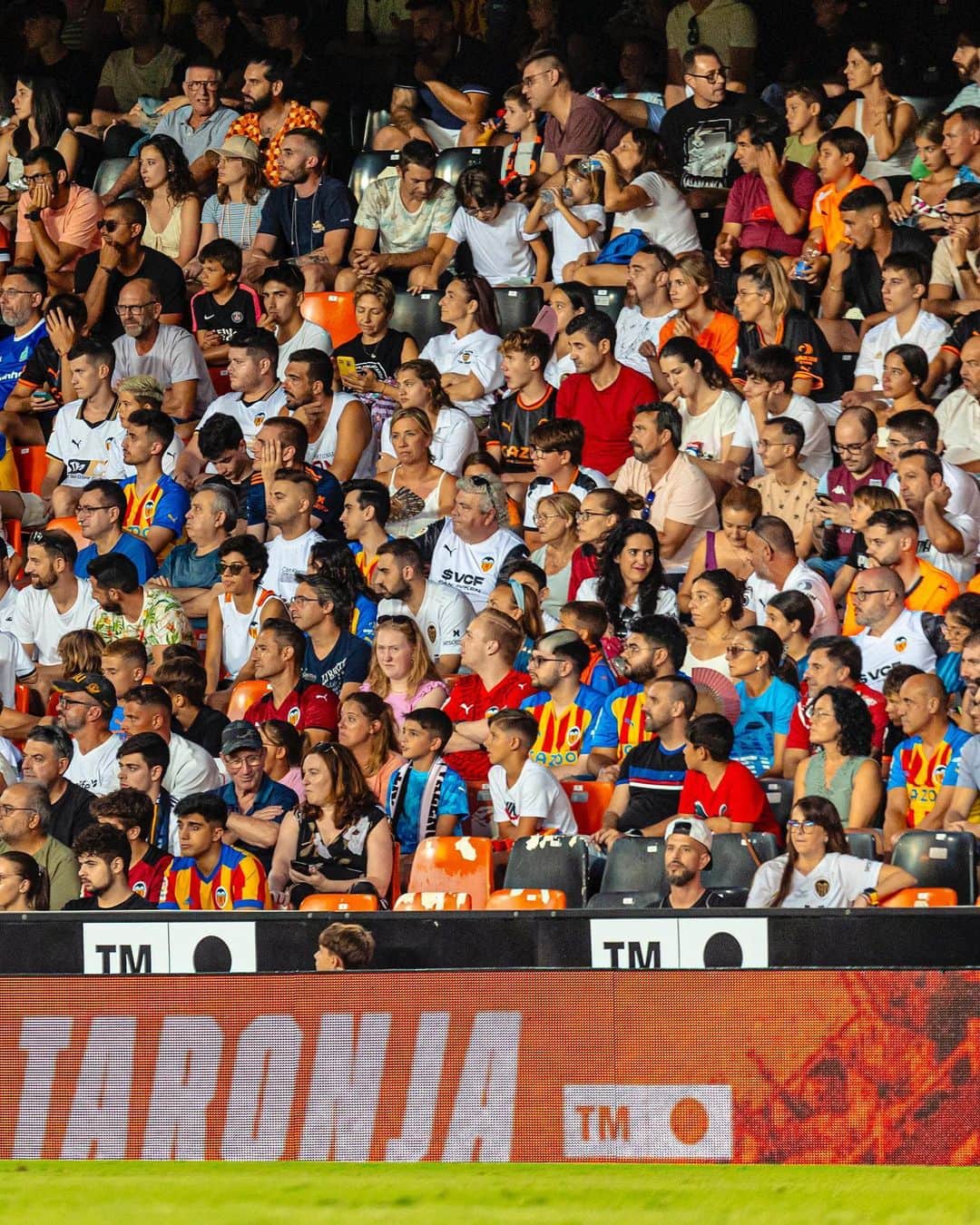 バレンシアCFさんのインスタグラム写真 - (バレンシアCFInstagram)「📸 Valencia CF-Aston Villa FC 📸  Congrats and good luck this season, @avfcofficial 🤝  #trofeutaronja」8月6日 7時15分 - valenciacf
