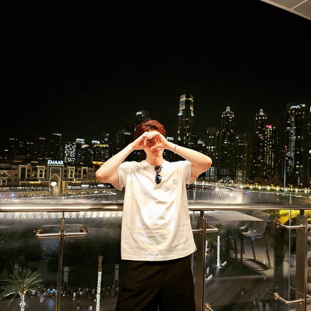 イ・ジョンソクさんのインスタグラム写真 - (イ・ジョンソクInstagram)「넘 멋져..🙊   #dubai」8月6日 7時33分 - jongsuk0206