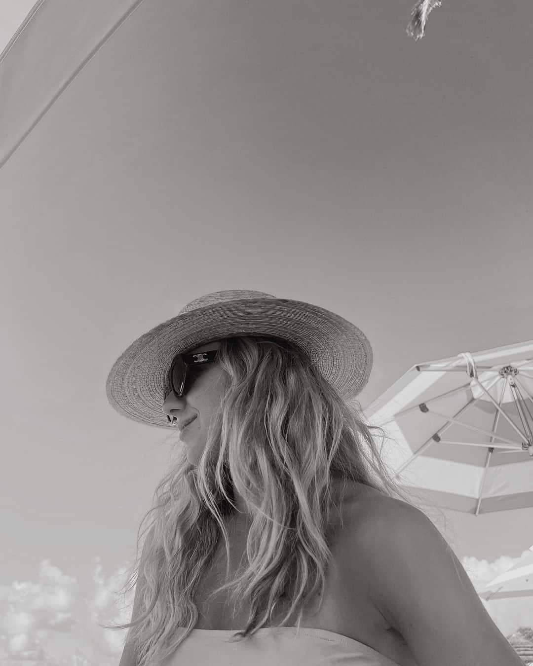 のインスタグラム：「Favorite swimwear company? Need some new bathing suits 🖤」