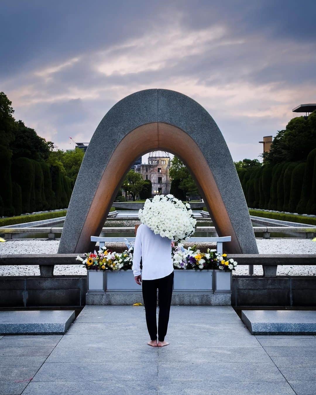 東信のインスタグラム：「8.6 HIROSHIMA  #献花 #平和への祈り」