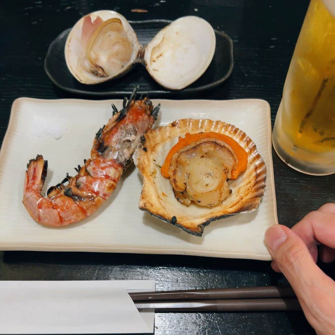 本城聡章のインスタグラム：「😋🍺 #浜焼き  #暑い日続きでビールが美味し過ぎる」