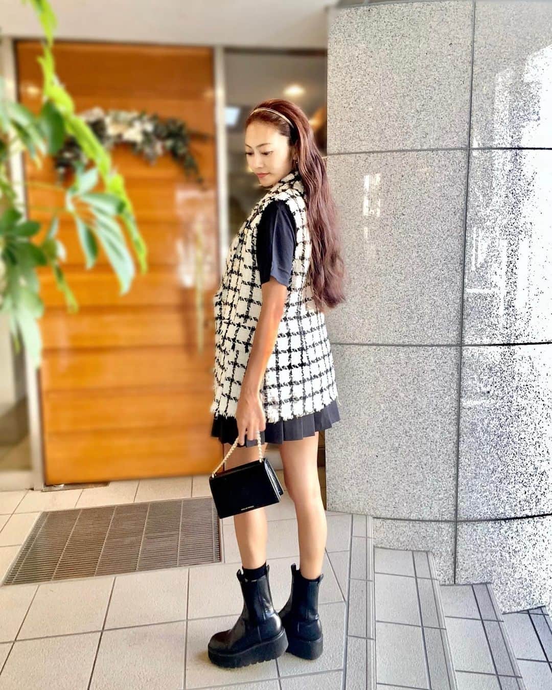 SAORIさんのインスタグラム写真 - (SAORIInstagram)「プリーツスカートコーデ😋 まだミニスカートいけるかしら？笑 ショートパンツタイプのインナー付きだから ガサツな私でも安心して過ごせる😍大事♡ ウエスト細見え効果があって最高😃 コスパ最高に良き♡♡♡」8月6日 8時28分 - saogram34
