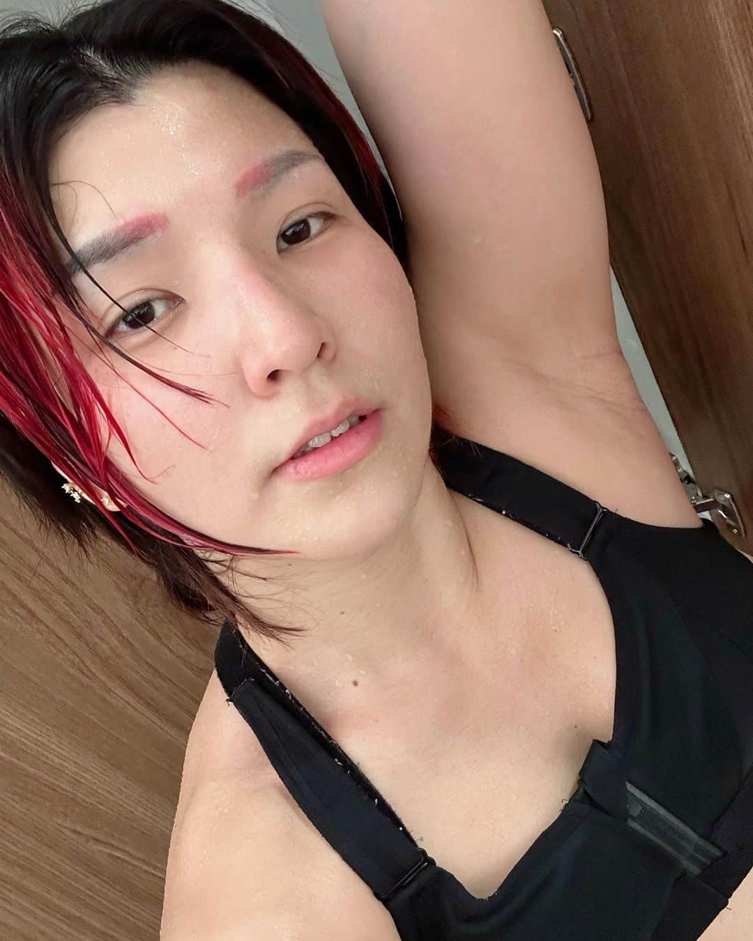 志田光さんのインスタグラム写真 - (志田光Instagram)「Champ’s workout ✨🏋️🏃‍♀️💨🤮 (It’s not after shower..!!) #hikarushida #workout」8月6日 8時51分 - shidahikaru