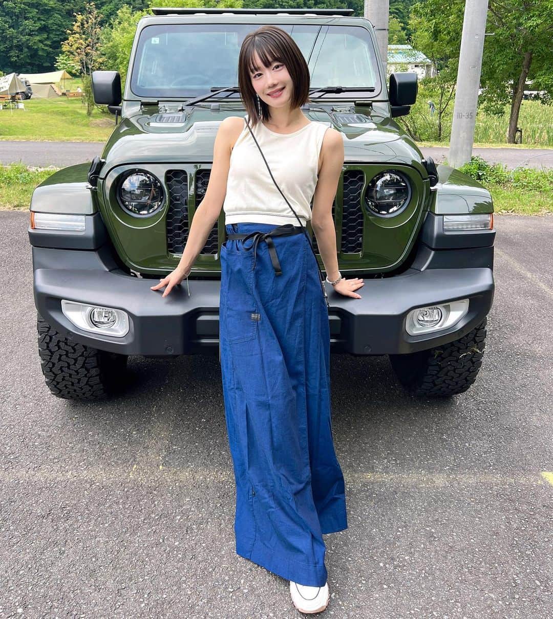 新唯さんのインスタグラム写真 - (新唯Instagram)「おはようございます☀️  「私が運転しよか？？」  #jeep #flex #撮影 #キャンプ #mt免許 #ショートカット #ショートボブ #彼女感 #あらたゆい #新唯 #リングガール #レースクイーン」8月6日 8時52分 - arata_yui_