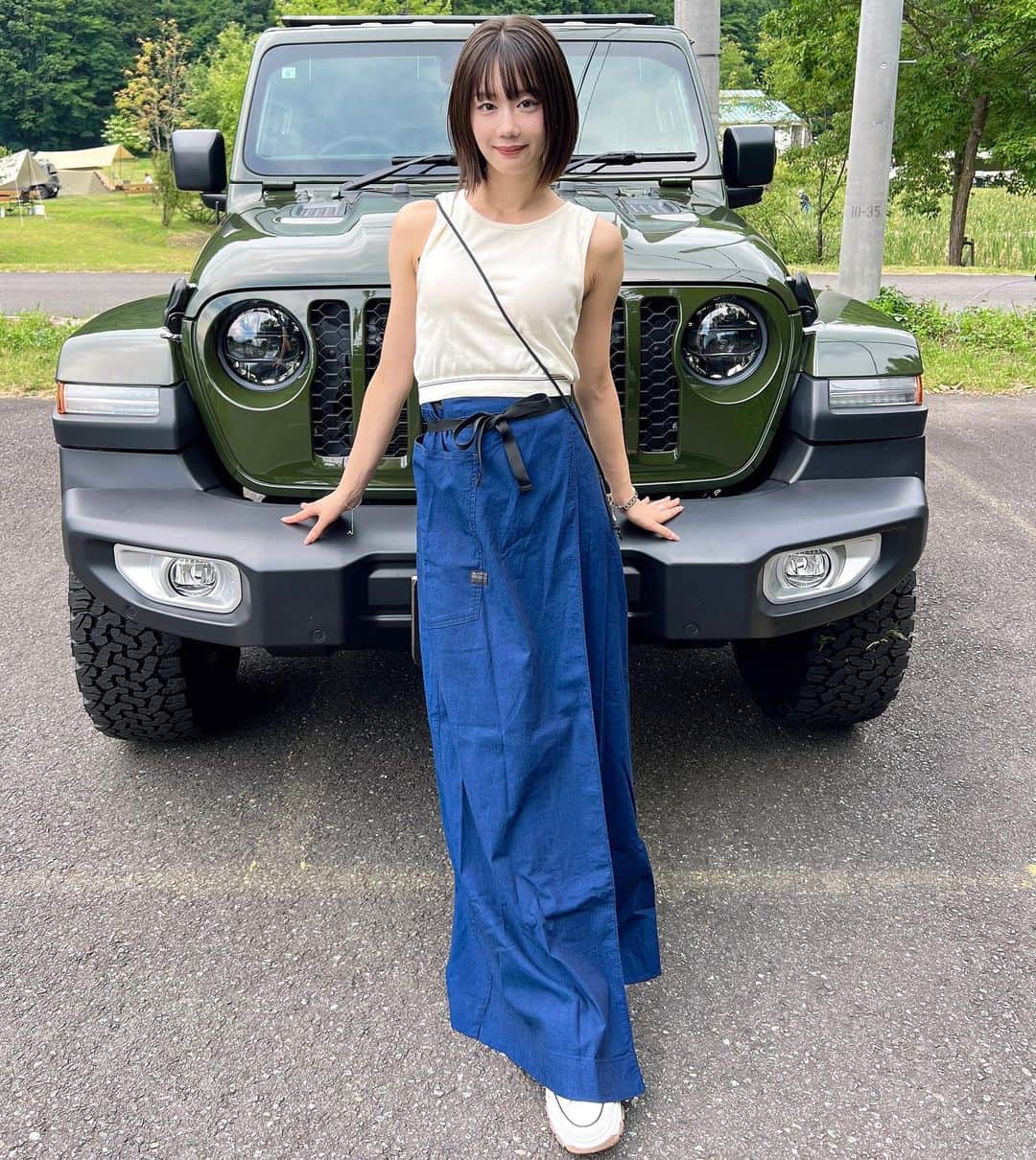 新唯さんのインスタグラム写真 - (新唯Instagram)「おはようございます☀️  「私が運転しよか？？」  #jeep #flex #撮影 #キャンプ #mt免許 #ショートカット #ショートボブ #彼女感 #あらたゆい #新唯 #リングガール #レースクイーン」8月6日 8時52分 - arata_yui_