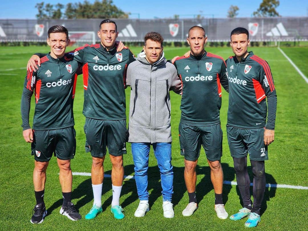 ロヘリオ・フネス・モリのインスタグラム：「Libertadores 2015!!! 8 años despues,en el mismo lugar.❤️🙏🏽🏆」