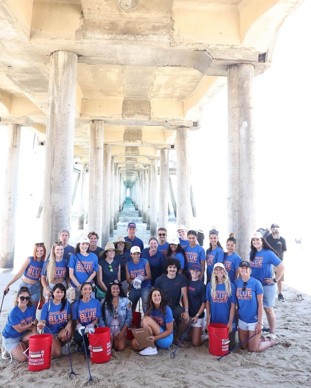 レイキー・ピーターソンさんのインスタグラム写真 - (レイキー・ピーターソンInstagram)「So great to  take part in the @shiseido @wsloneocean beach clean up the past few days at Huntington Beach. It’s incredible to see what a difference just a small group of people can make in keeping our oceans and beaches clean when we put minds to it. 💙」8月6日 9時29分 - lakeypeterson