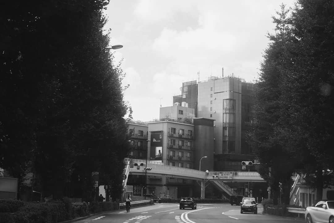 七咲友梨さんのインスタグラム写真 - (七咲友梨Instagram)「旅するように東京を過ごしています。 今日は撮影4本。この感覚のまま、どんなポートレイトの時間になるのかな。すごく楽しみ！」8月6日 9時50分 - nanasaki_yuri