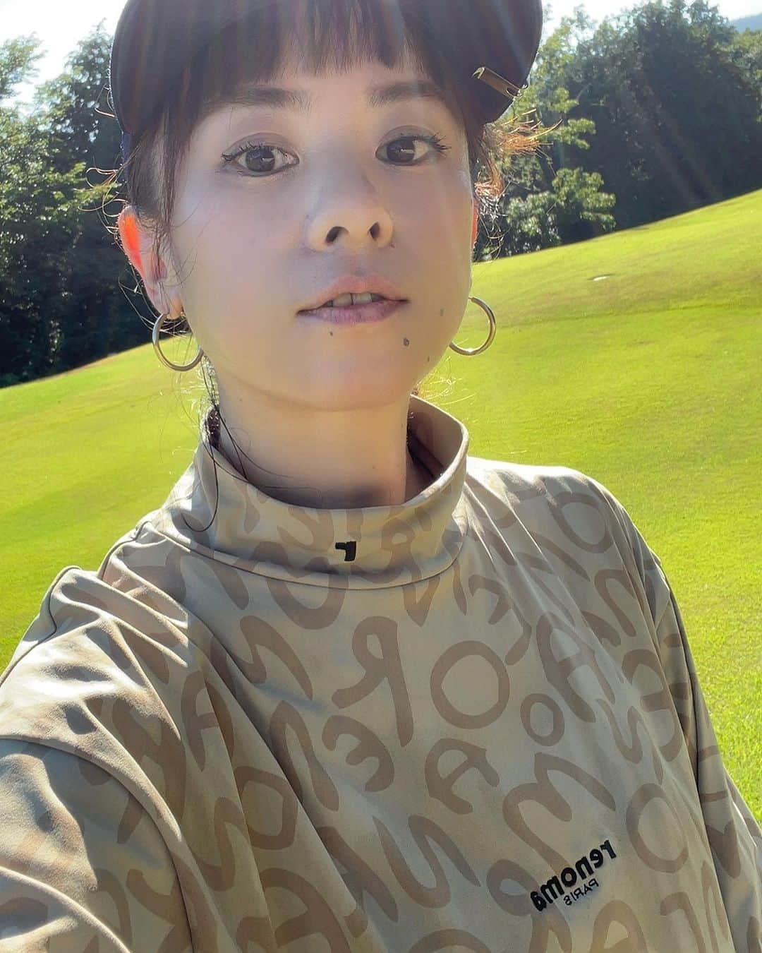 azumiのインスタグラム：「先週のゴルフ 富士山の見えるゴルフ場🗻 楽しかった！ 動画はこの日1のショット ワンオン🏌️‍♀️ フォームはカッコ悪い  #lpfg #renomagolf #azumi #golf #golfwear #ゴルフ女子 #azumigolf」