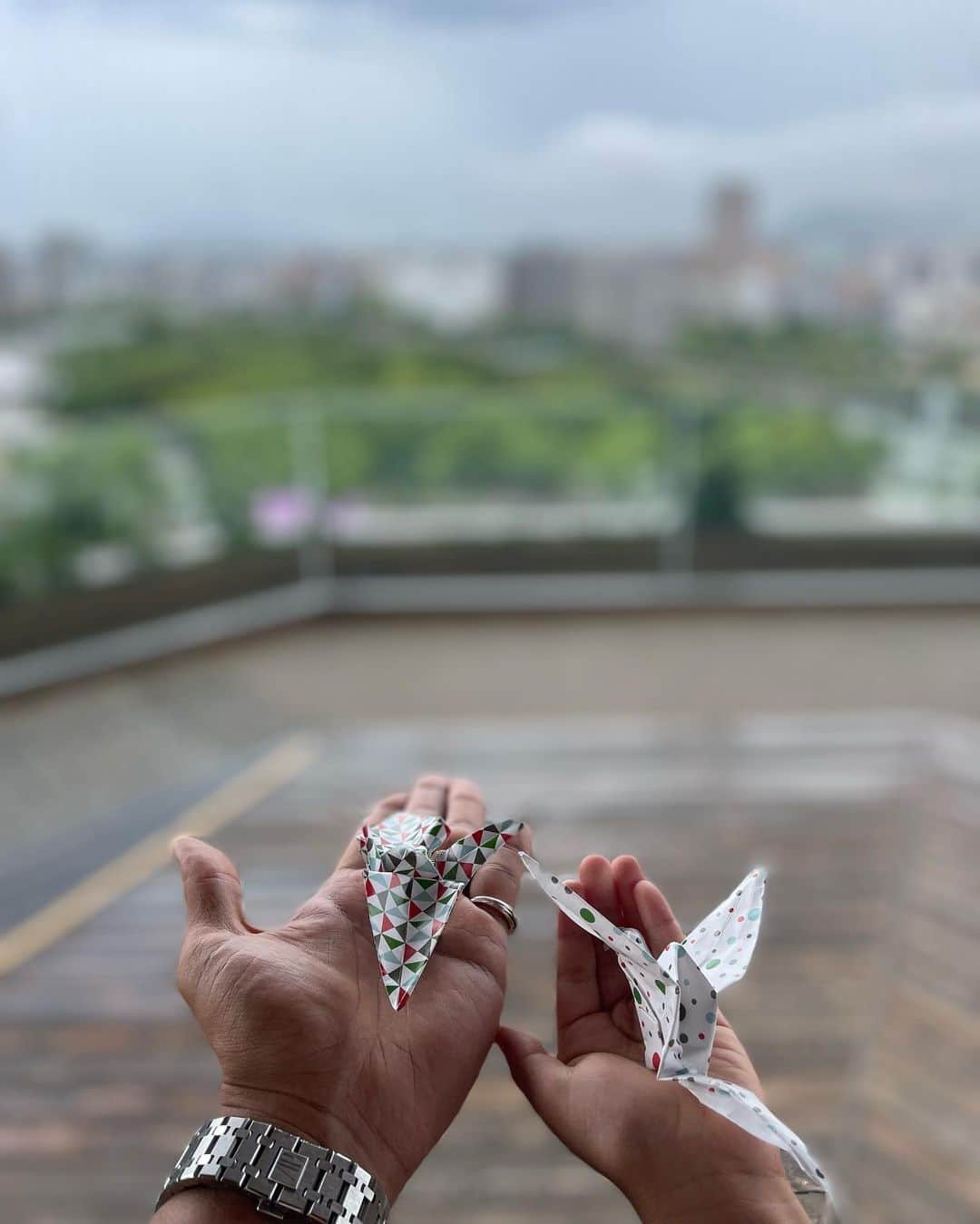 佐藤寿人さんのインスタグラム写真 - (佐藤寿人Instagram)「8月6日  広島にとって特別な日  当たり前のように感じる日常が、一瞬にして人の力で奪われた出来事を忘れてはいけない  ここまで先代のたくさんの方々が創り上げてくれた『ヒロシマ』  広島という街で日常を送れる事に感謝の想いを持ち、未来へ繋げていきたい  #peace」8月6日 10時06分 - hisato_sato11official