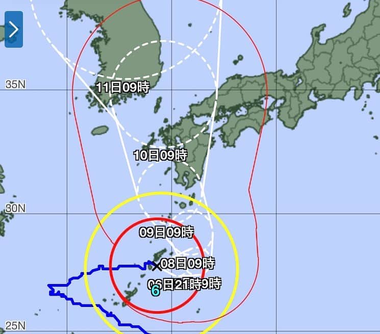 寺川奈津美さんのインスタグラム写真 - (寺川奈津美Instagram)「#台風６号 最新の予報で、九州付近を北上する際の(水曜日ごろ)進路は少しずつ西よりに。  中心付近にあまり雲はありませんが周辺やその東側にモリモリ雨雲。  沖縄はすでに降り始めから700ミリ超の雨。まだきょうはさらに増えそう。  九州や四国なども接近前から降り続け、総雨量が多くなるおそれ！」8月6日 10時22分 - natumikannnn