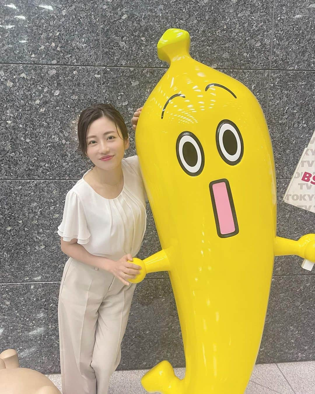 伊藤みくのインスタグラム：「⁡ ⁡ 久々にテレ東にお邪魔してきました！ ⁡ 明日から放送のドラマ『やわ男とカタ子』 記者会見の司会を務めさせていただきました🎤 ⁡ 主演は三浦翔平さん ヒロインを松井玲奈さん ⁡ お二人ともと〜っても優しくて 会場が爆笑するお話も聞けました😆笑 ⁡ 明日夜11時6分スタートです！ ⁡ ⁡ ⁡ ⁡ ⁡ #やわ男とカタコ #記者会見 #mc ⁡」