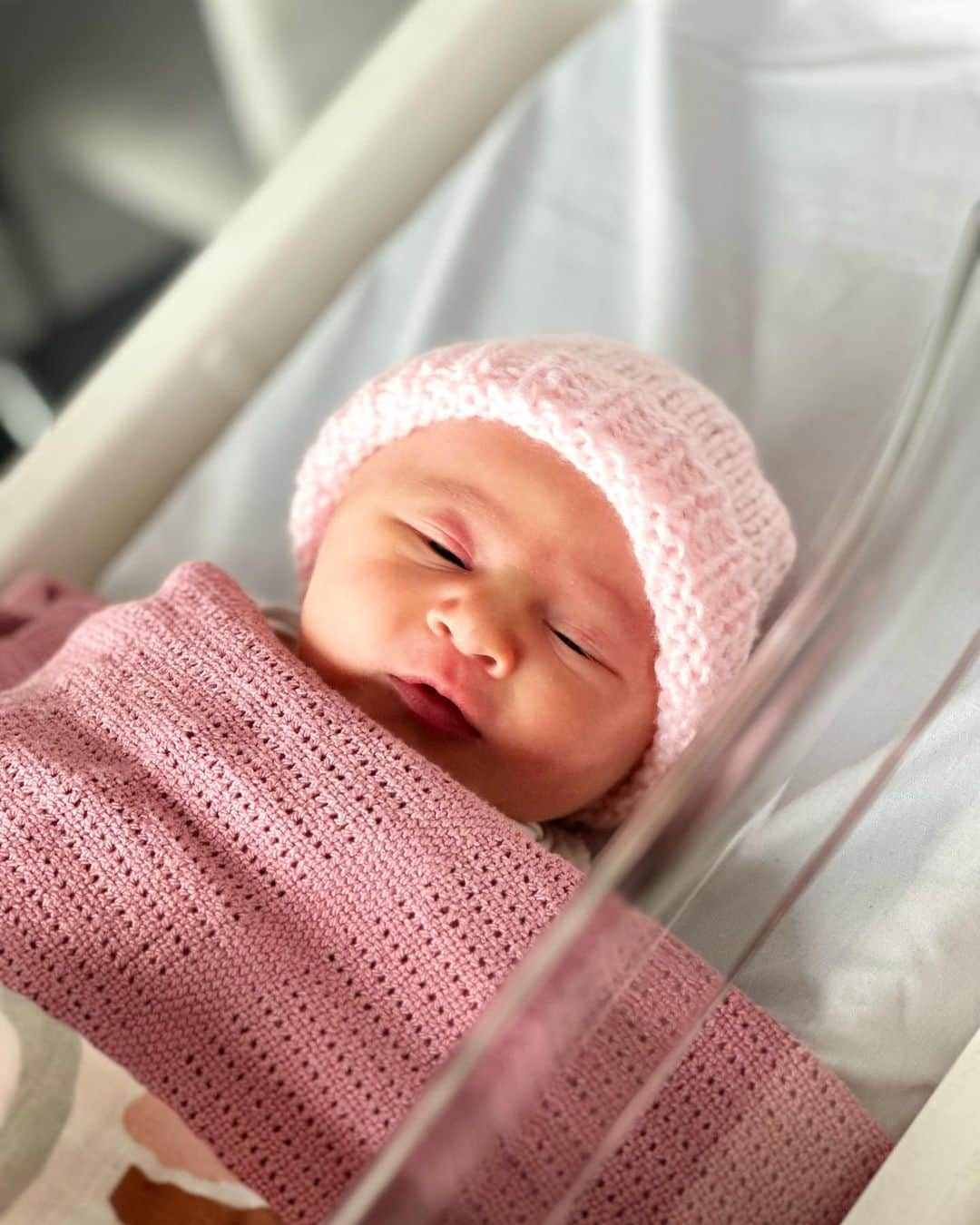 グラント・ハケットさんのインスタグラム写真 - (グラント・ハケットInstagram)「Our little angel 👼 Olympia Grace Hackett (Oly) ❤️ has come into the world on the 4th of August 2023, at 1.43pm weighing 3.555kgs. Mum and dad are very proud (albeit mums a bit tired 🤣)and her big bro, Edward thinks it’s pretty cool too. #babygirl #beautifuldaughter #newchapter」8月6日 10時49分 - grant__hackett