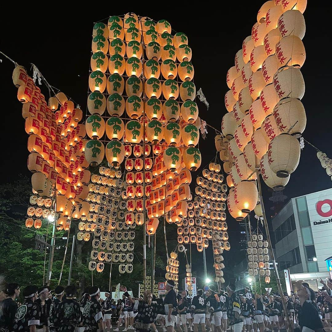 chocomooのインスタグラム：「初めての秋田 竿頭祭りへ🏮😆 沢山の提灯が綺麗〜✨  #秋田 #竿頭祭り #秋田竿頭祭り #提灯好き #chocostrip✈️」