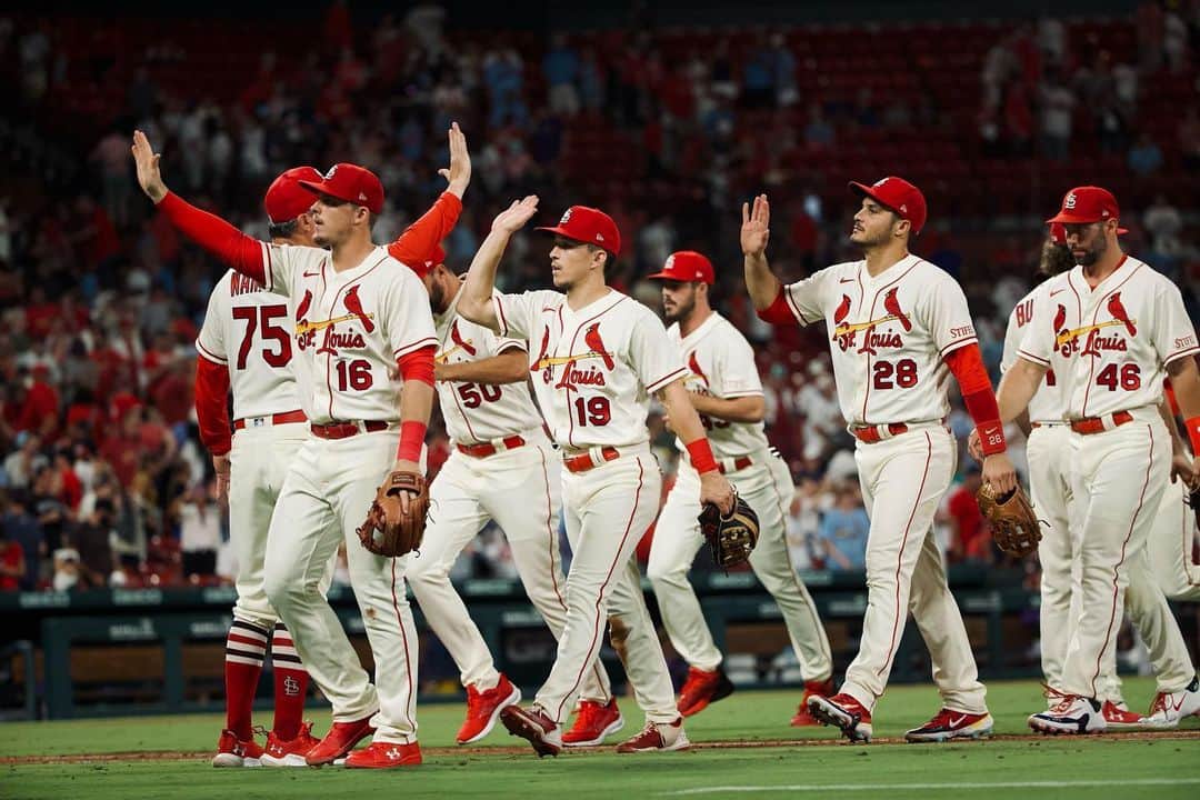 セントルイス・カージナルスのインスタグラム：「10,000 WINS!  Tonight's W was our 10,000th victory since being named the Cardinals in 1900!」