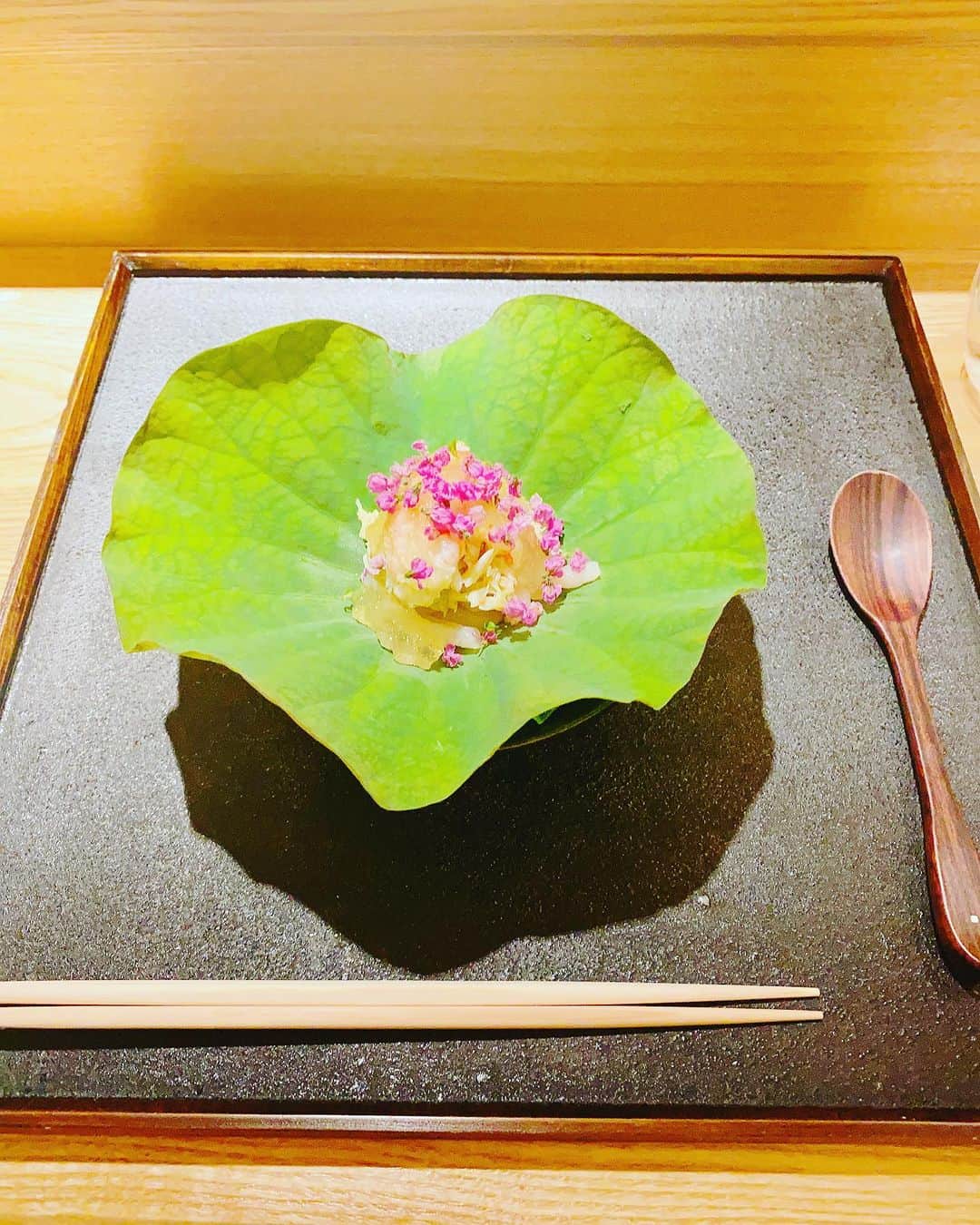 内田滋のインスタグラム：「やっぱり天才。 ここの料理は絶対食べた方がいい。  いつも感動をありがとう。  #有涯 #美味しすぎる #幸せな空間」
