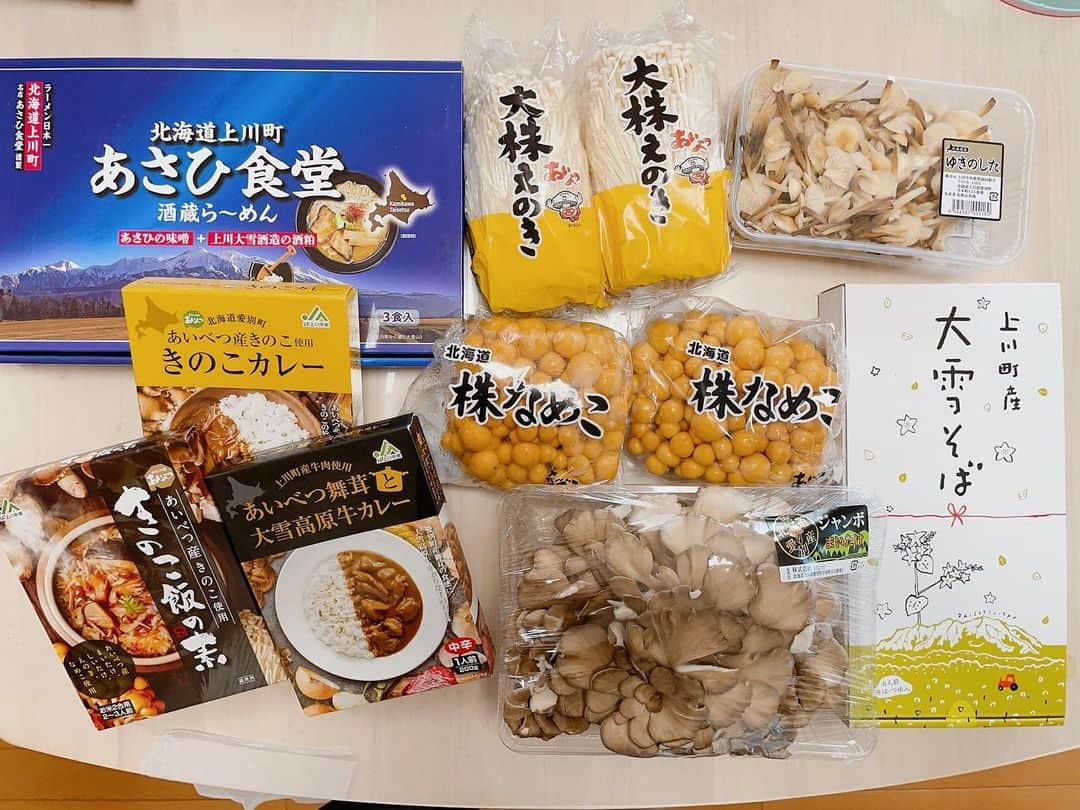 福山恵梨のインスタグラム：「. 先日北海道の愛別で開催していただいたミニツアー「あいべつカップ」参加賞で愛別名物のきのこ🍄をたくさんいただきました🧡 大きくて美味しそう🤤 愛別はきのこが有名なのは知らなかった😳 きのこパワーで後半戦も頑張るぞ💪🧡 あいべつカップ実行委員会の皆さんありがとうございます😊✨✨ #愛別きのこ #旭川市愛別 #あいべつカップ」