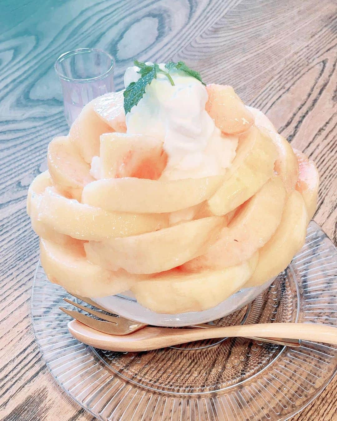 maiii0301さんのインスタグラム写真 - (maiii0301Instagram)「🍑🫶🥭  桃のミルク氷🍑🍧 マンゴーパフェ🥭🍨  見つけて即決だったお店🤭 期待通り…より上回って美味しすぎた😋 もうまた食べたいな…🤤   #🍑 #かき氷 #🥭 #パフェ  #パフェ巡り #カフェ巡り   #デート #人気店  #リピ確定 #穴場 #最高 #おいしいもの  #高浜 #ほっこり #フルーツ #八百屋#フルーツパフェ #sweets  #peach  #果物 #大好き #美味」8月6日 11時18分 - maiii0301