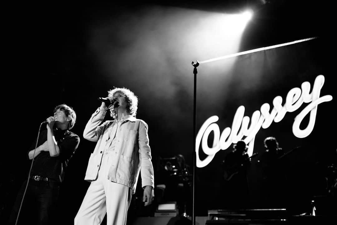 Beckのインスタグラム：「First night of the Summer Odyssey tour in Seattle with @wearephoenix @jennydianelewis @sirchloe 📷」