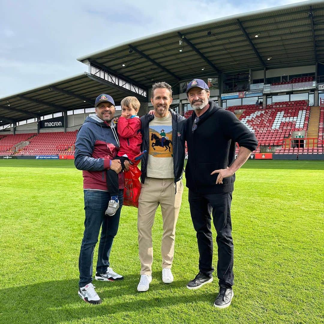 ライアン・レイノルズさんのインスタグラム写真 - (ライアン・レイノルズInstagram)「Epic opening day at @wrexham_afc. The @mkdonsfc played like heroes. Big thanks to @thehughjackman for his first and last day as “Admiral Vice Football Operations Ombudsman” because I just found out you made the fucking title up. ⚔️🏴󠁧󠁢󠁷󠁬󠁳󠁿⚔️  📷: @steaddotphotos」8月6日 11時22分 - vancityreynolds