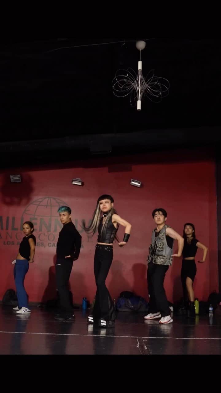 Aya Satoのインスタグラム：「I was teaching my old choreo “Autopilot “ at millennium 🖤Thank you all for coming 🖤such a great energy there !  Also this tutorial is available on my website if you wanna lean this choreo :)」