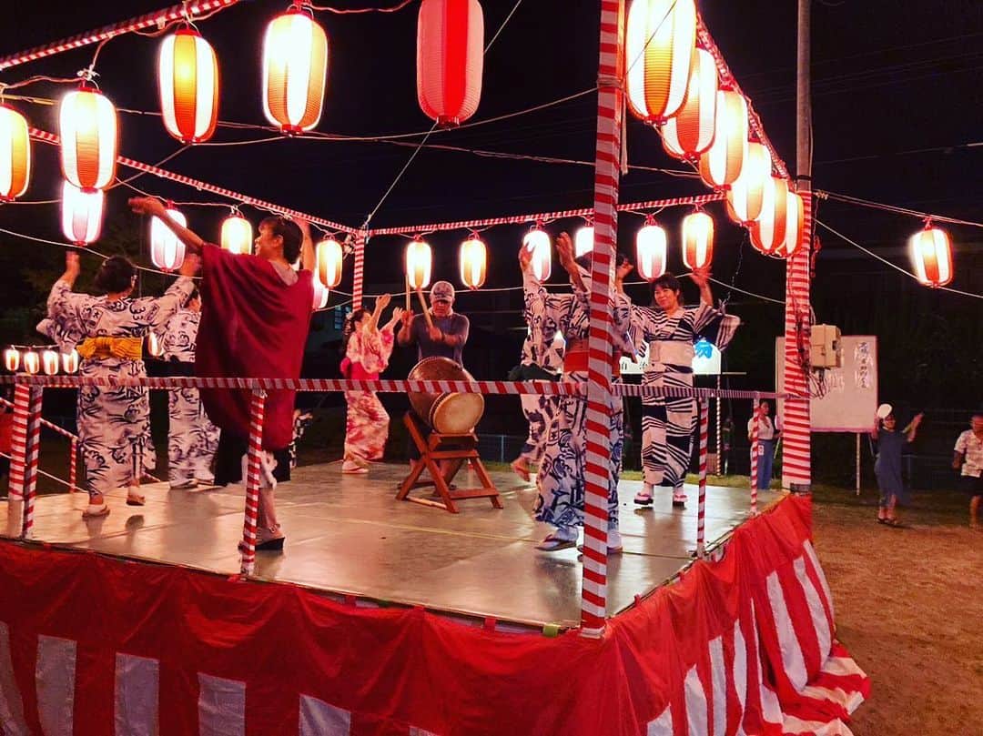 吉田眞紀人のインスタグラム：「... 昨日は太田地区の盆踊り大会でした😊 夏らしいイベントが戻ってきて本当に良かった！！ 夏休み中の子どもたちも凄く楽しそうにしてました☺️  やっさいもっさいも久しぶりに踊れたー👏👏👏  今日も太田地区の盆踊りやってますよー！！ ... #盆踊り #太田地区 #婦人部 #やっさいもっさい #吉田まきと #スポーツで健康に #木更津市出身初のJリーガー #木更津市議会議員」