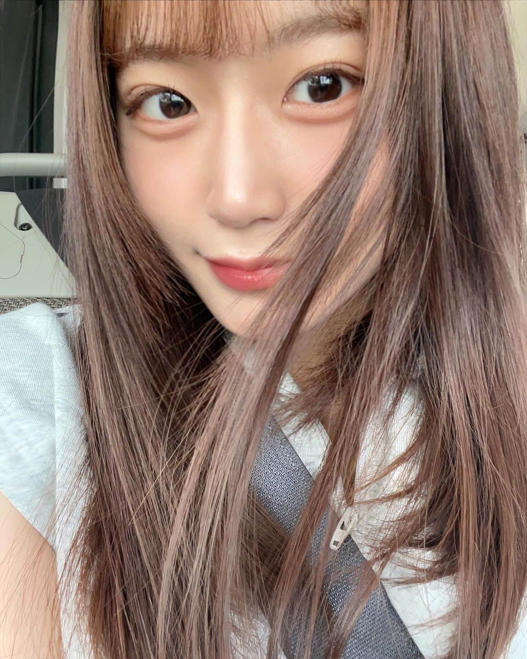 小串日葵のインスタグラム：「 ︎︎  ︎︎ 何も無い日は裸眼でナチュラルメイク🫣♡」