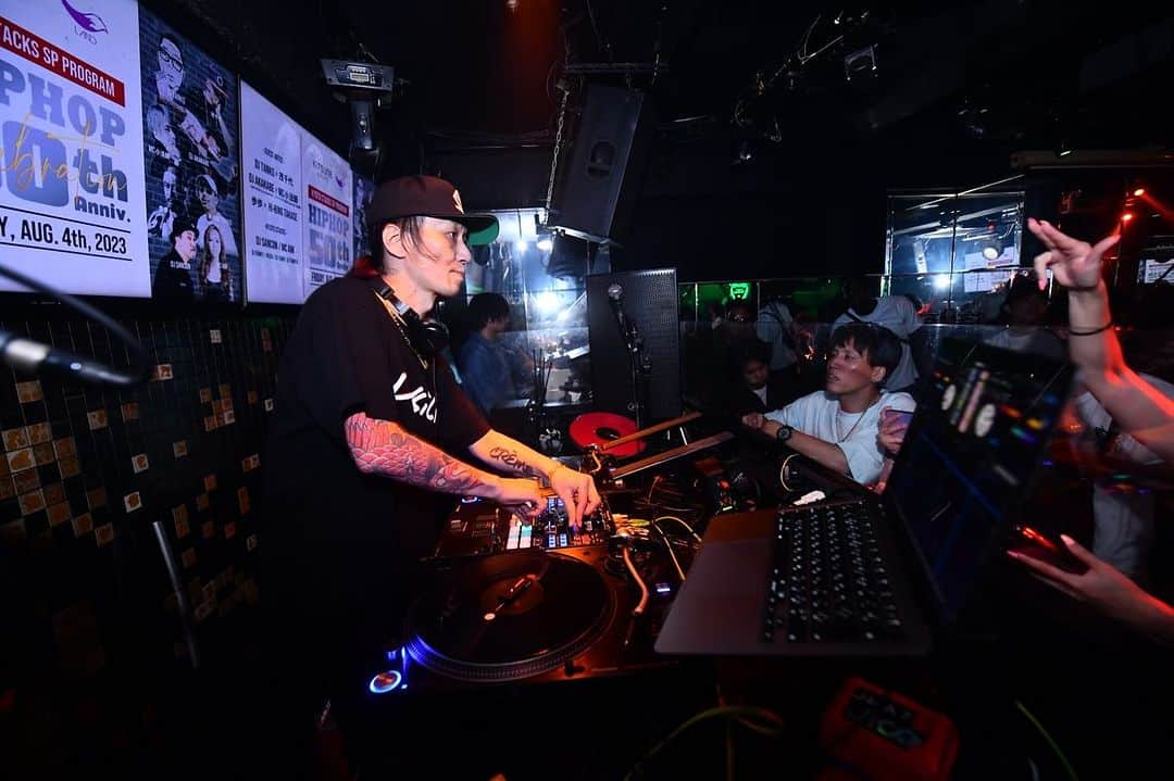 DJ SANCONさんのインスタグラム写真 - (DJ SANCONInstagram)「HIP HOP 50周年お祝い 毎週金曜日キツネ京都 3F LAND FLOOR 一日目 沢山の皆さん有難うございました！  写真→ @photo_tasuku 🔥  DJ TANKO x 茂千代  DJ AKAKABE (DMC WORLD CHAMPION) x MC小法師 (ラップスタア誕生! Season 2 準優勝)  DJ  SANCON x MC歩歩 x HI-KING TAKASE   Last Friday "50 Years of Hip-Hop" night club @kitsune_kyoto  3F LAND FLOOR   #50YearsofHipHop  #kyotonightlife #kyotoclub  #kyotonightclub #kyotonight  #internationalparty  #京都クラブ #京都夜遊び　 #HIPHOP #DJTANKO #茂千代 #DJAKAKABE #MC小法師  #MC歩歩 #HIKINGTAKASE」8月6日 11時53分 - djsancon