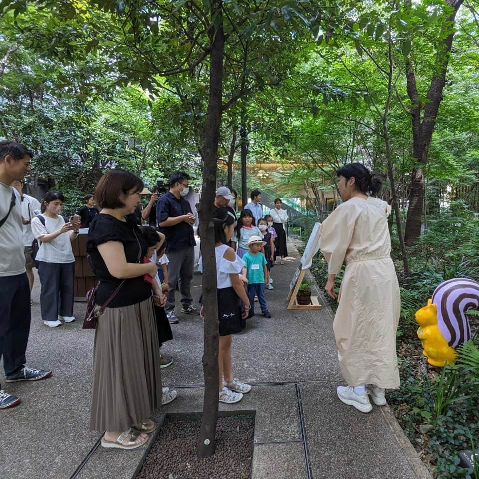 大宮エリーさんのインスタグラム写真 - (大宮エリーInstagram)「アマン東京での 1回目のこども授業終わった〜  #amantokyo  #art #大手町の森 #forest #weloveforest #creative #ellieomiya」8月6日 11時54分 - ellie_omiya